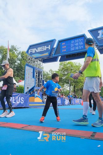 Race photo from Isoplus Run 2024 Surabaya