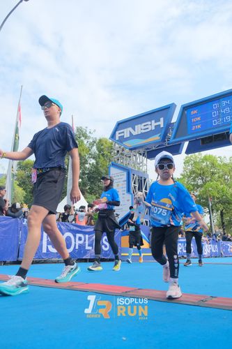 Race photo from Isoplus Run 2024 Surabaya