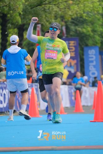 Race photo from Isoplus Run 2024 Surabaya