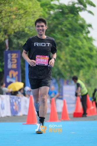Race photo from Isoplus Run 2024 Surabaya