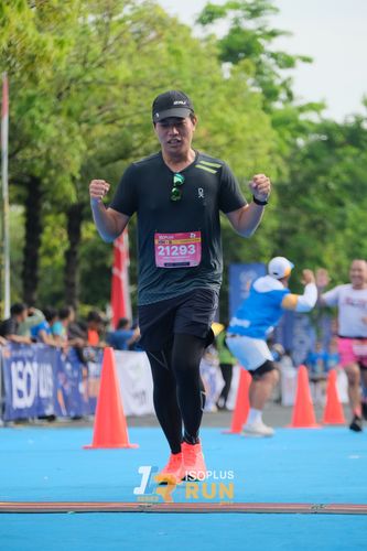Race photo from Isoplus Run 2024 Surabaya