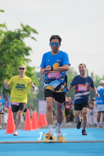 Race photo from Isoplus Run 2024 Surabaya