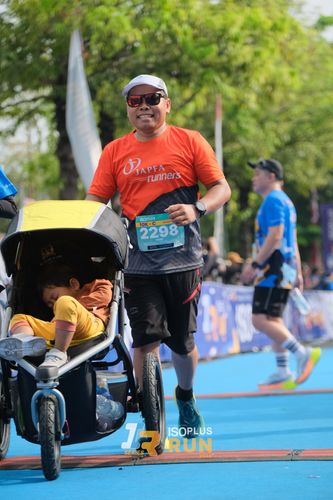 Race photo from Isoplus Run 2024 Surabaya