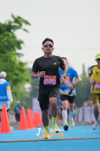 Race photo from Isoplus Run 2024 Surabaya