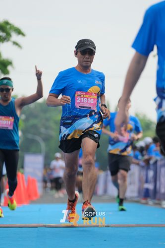 Race photo from Isoplus Run 2024 Surabaya