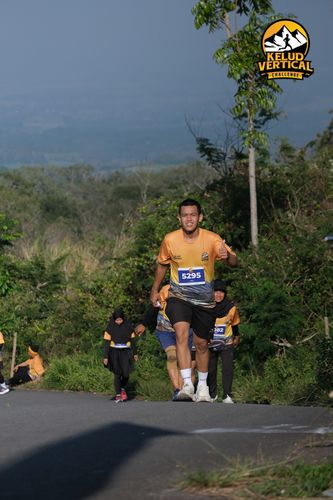 Race photo from Kelud Vertical Challenge 2024