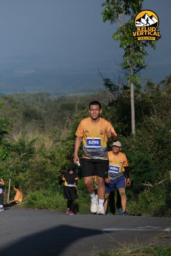 Race photo from Kelud Vertical Challenge 2024