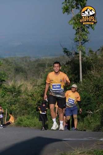 Race photo from Kelud Vertical Challenge 2024