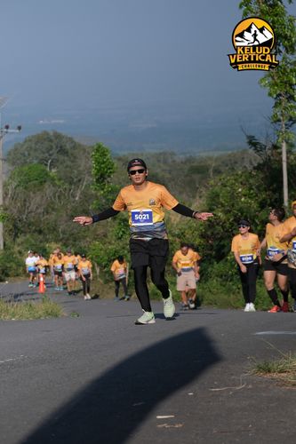 Race photo from Kelud Vertical Challenge 2024