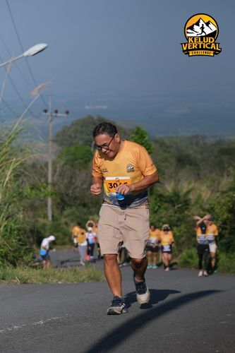 Race photo from Kelud Vertical Challenge 2024