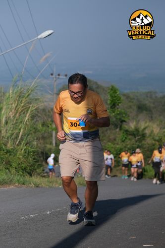 Race photo from Kelud Vertical Challenge 2024