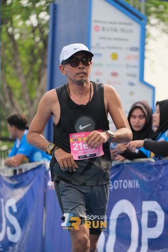 Race photo from Isoplus Run 2024 Surabaya