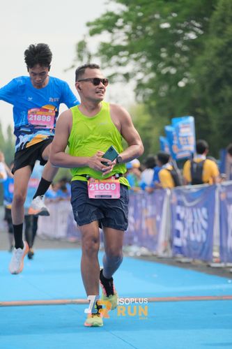 Race photo from Isoplus Run 2024 Surabaya