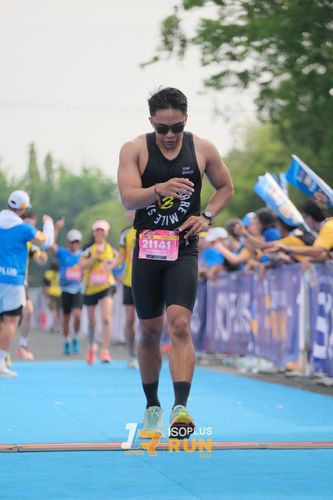 Race photo from Isoplus Run 2024 Surabaya