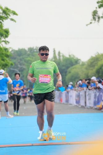 Race photo from Isoplus Run 2024 Surabaya