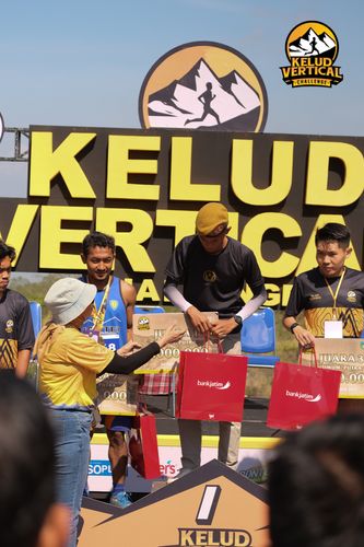 Race photo from Kelud Vertical Challenge 2024
