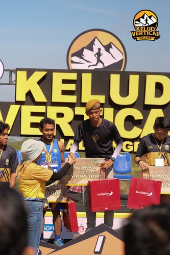 Race photo from Kelud Vertical Challenge 2024