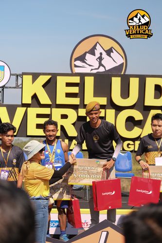 Race photo from Kelud Vertical Challenge 2024
