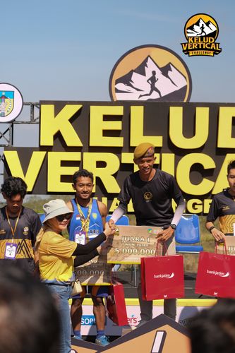 Race photo from Kelud Vertical Challenge 2024