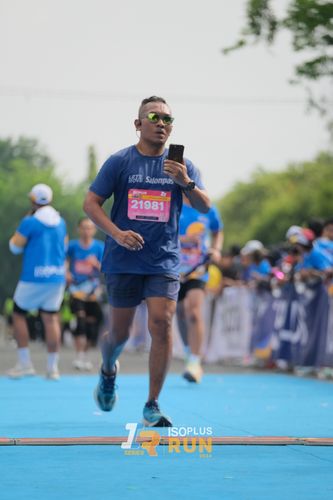 Race photo from Isoplus Run 2024 Surabaya
