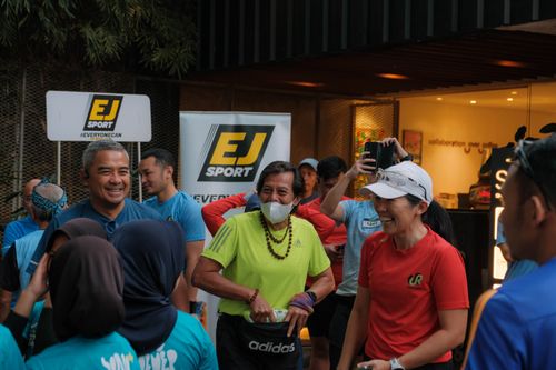 Race photo from Happy One Decade Unpad Runner