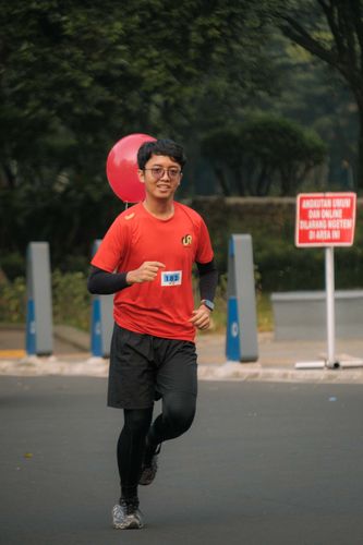 Race photo from Running 5 K