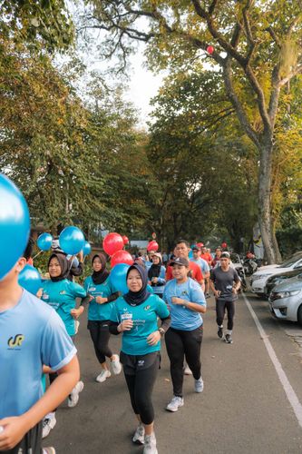 Race photo from Happy One Decade Unpad Runner