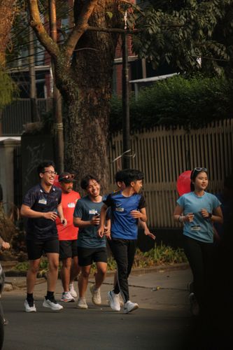 Race photo from Happy One Decade Unpad Runner