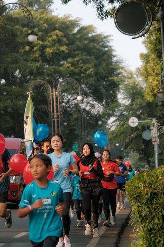 Race photo from Happy One Decade Unpad Runner