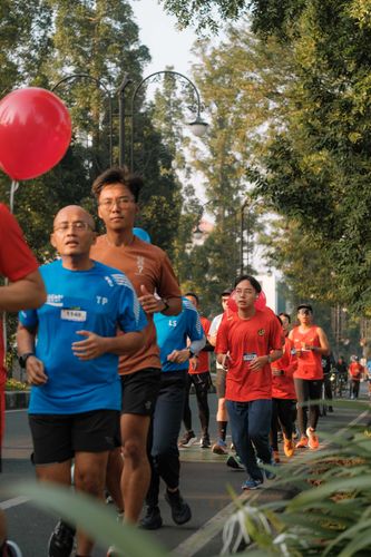 Race photo from Happy One Decade Unpad Runner