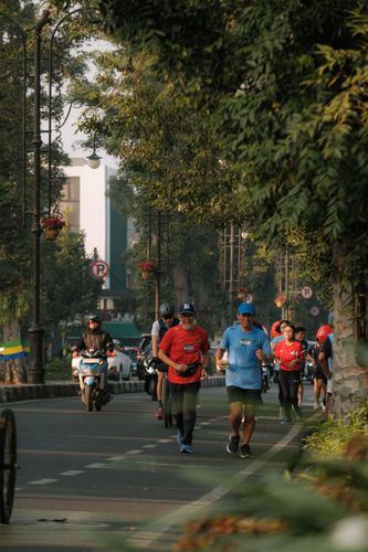Race photo from Happy One Decade Unpad Runner