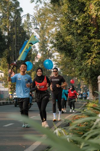 Race photo from Happy One Decade Unpad Runner