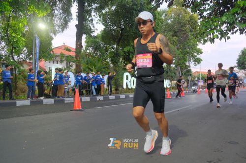Race photo from Isoplus Run 2024 Surabaya