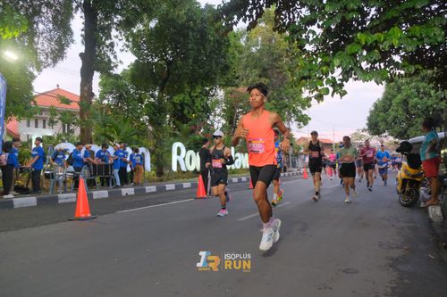 Race photo from Isoplus Run 2024 Surabaya