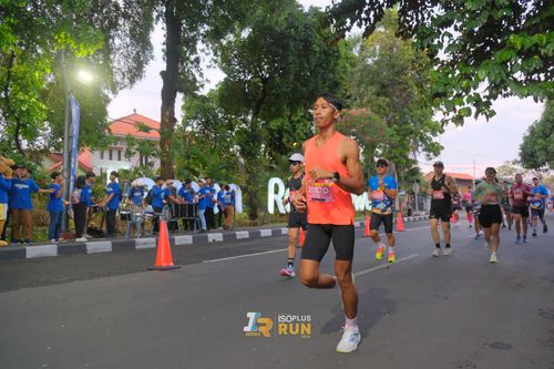 Race photo from Isoplus Run 2024 Surabaya