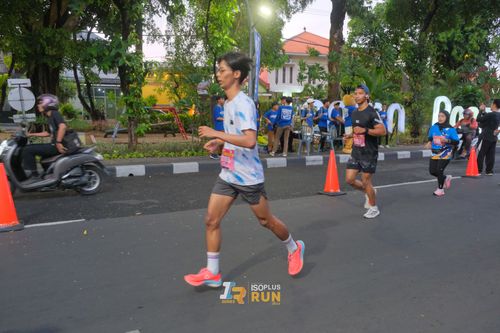 Race photo from Isoplus Run 2024 Surabaya