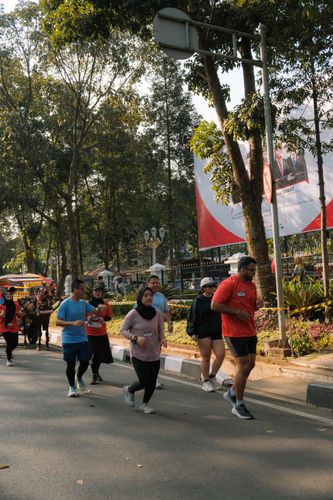 Race photo from Happy One Decade Unpad Runner
