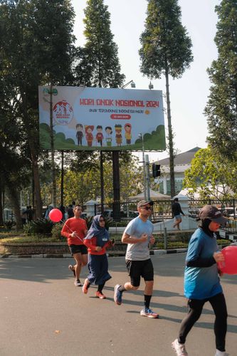 Race photo from Happy One Decade Unpad Runner