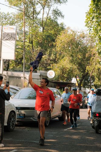 Race photo from Happy One Decade Unpad Runner