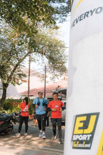 Race photo from Happy One Decade Unpad Runner