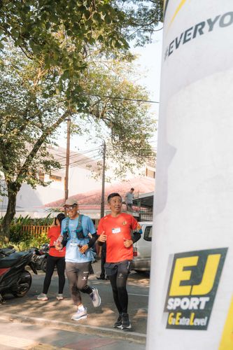 Race photo from Happy One Decade Unpad Runner