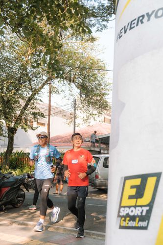 Race photo from Happy One Decade Unpad Runner