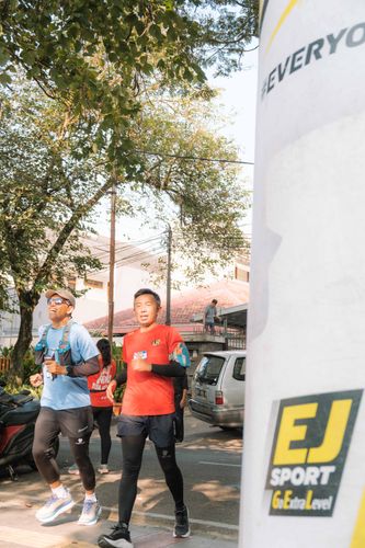 Race photo from Happy One Decade Unpad Runner