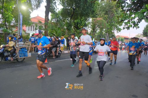 Race photo from Isoplus Run 2024 Surabaya