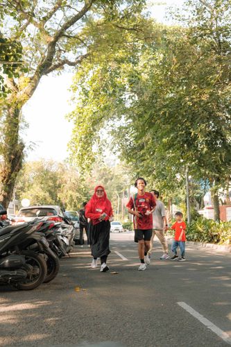 Race photo from Happy One Decade Unpad Runner