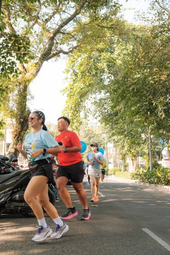 Race photo from Happy One Decade Unpad Runner