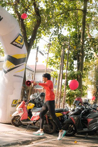 Race photo from Happy One Decade Unpad Runner