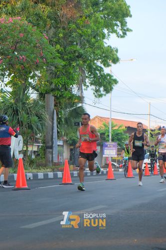Race photo from Isoplus Run 2024 Surabaya