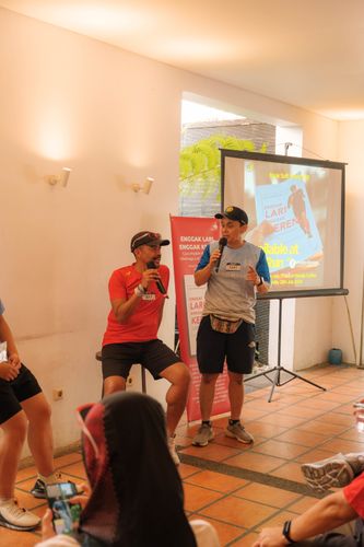 Race photo from Happy One Decade Unpad Runner