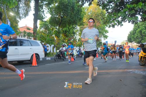 Race photo from Isoplus Run 2024 Surabaya